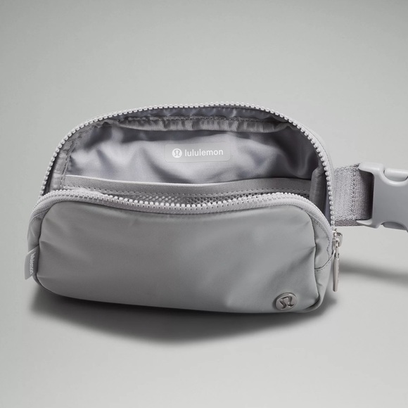 LULULEMON Silver Everywhere Belt Bag 1L - Picture 2 of 8